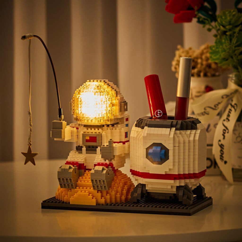 Mô Hinh Lắp Ráp Lego Phi Hành Gia Deli Có Đèn LED Cho Bé  Hộp Đựng